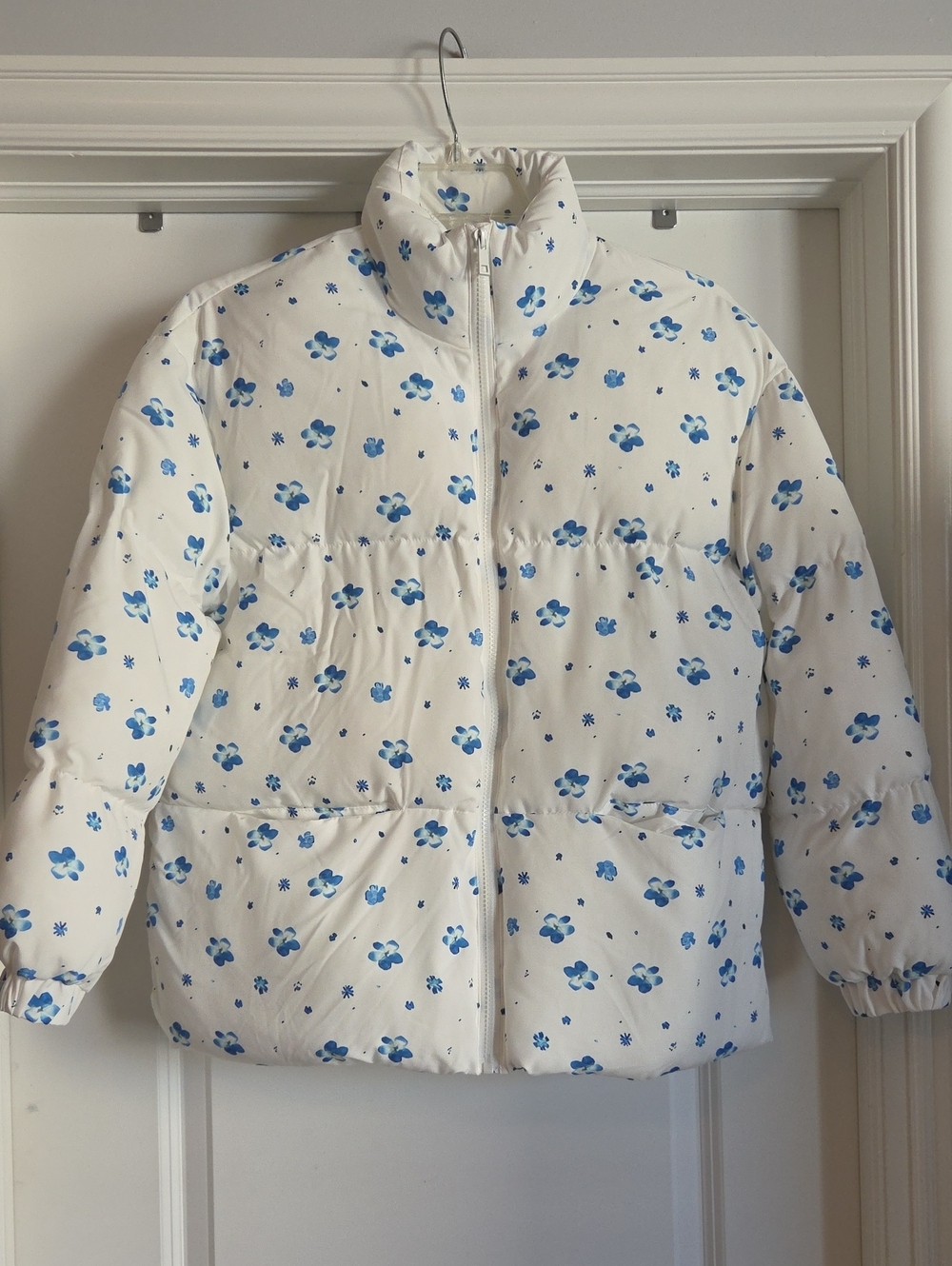 NWOT Sunday Up Oversized Small White Puffer Jacket with Blue Floral Print